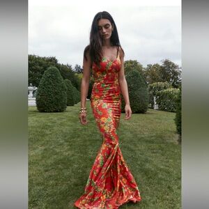 Caroline Constas
Morgana Floral Stretch Silk Gown
Red Radiant Floral
, X-Small